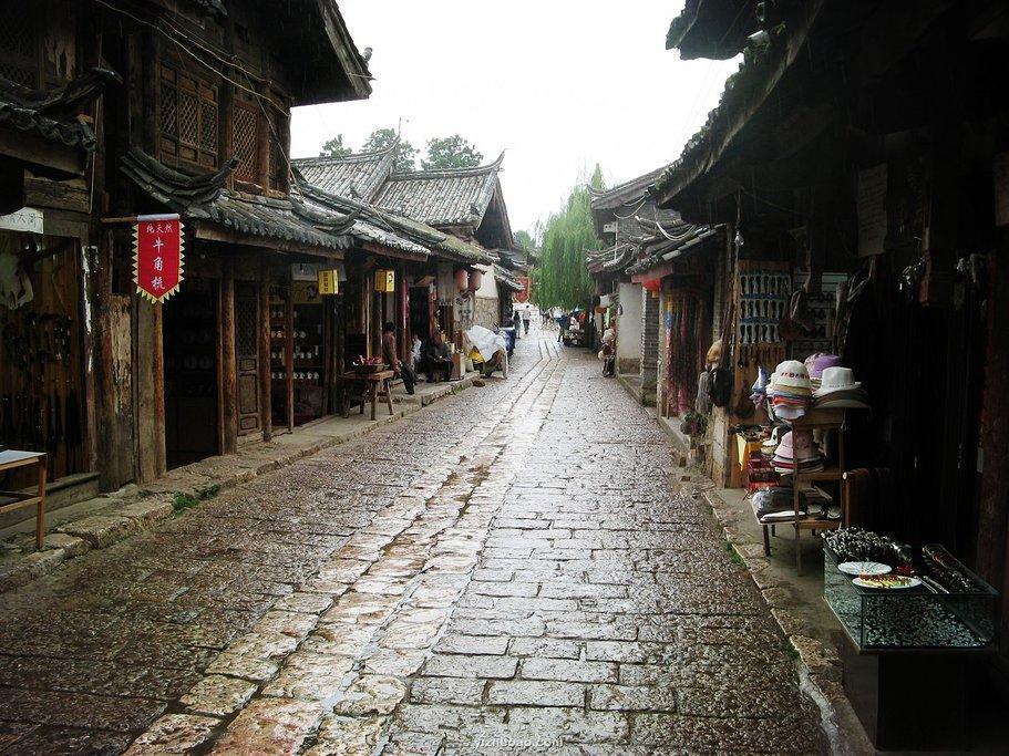 救援受困山洞的男子